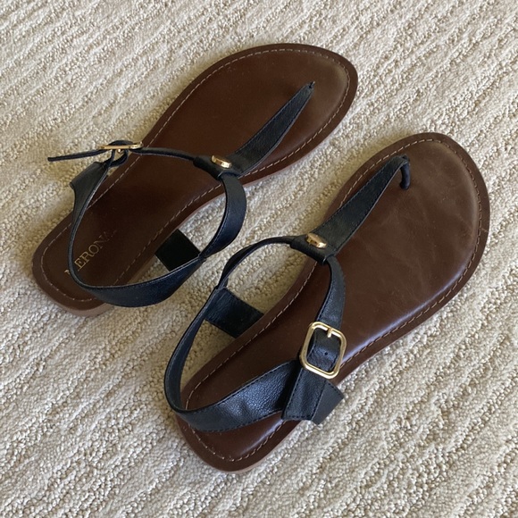Merona T Strap Thong Sandals - Picture 4 of 10